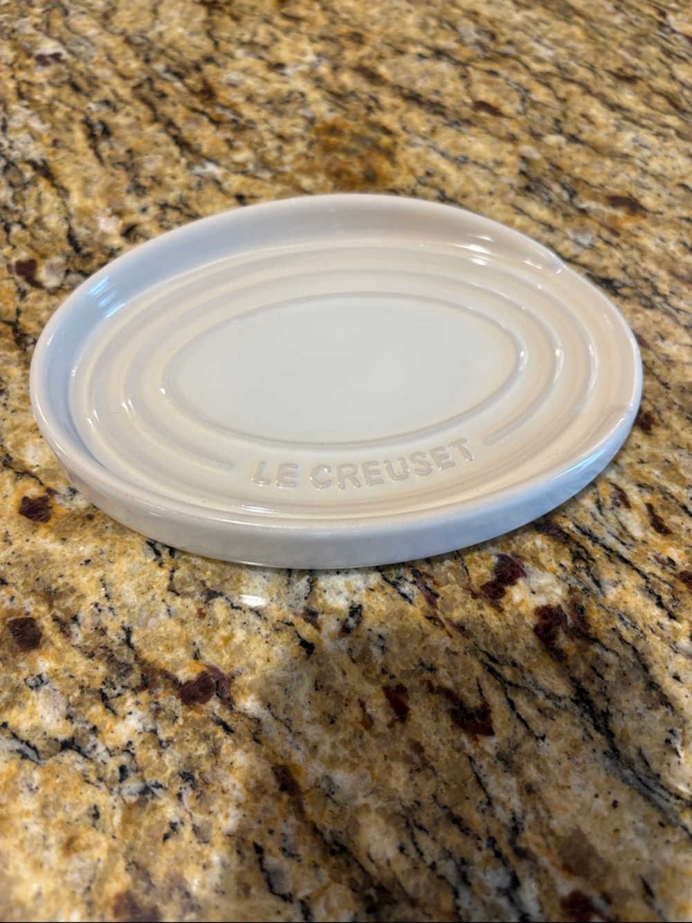 Le Creuset Cream Stoneware Oval Spoon Rest, Meringue - Picture 3 of 9